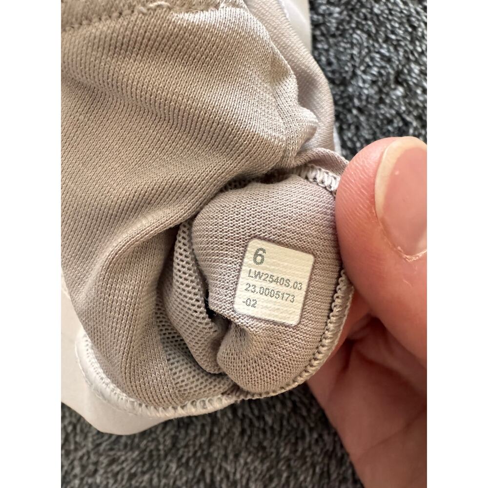 Lululemon Energy Bra Light Grey Strappy Crossback Size 6 Medium Support - Picture 4 of 9